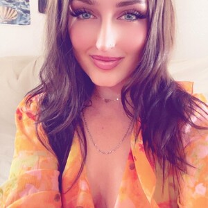 Quesee live cam video preview