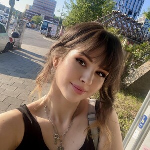 Daisy_Lowe video