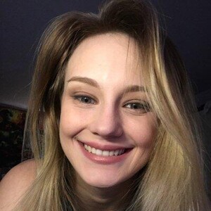 AprilShowers Caucasian webcam from Canada