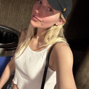 Partygirl1 Caucasian webcam from United States