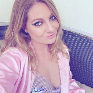 VeronicaOMG Femdom webcam from United States